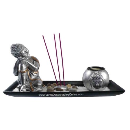 Buda plateado con jardín zen