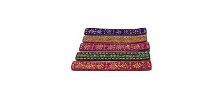 Porta inciensos de varios colores y materiales